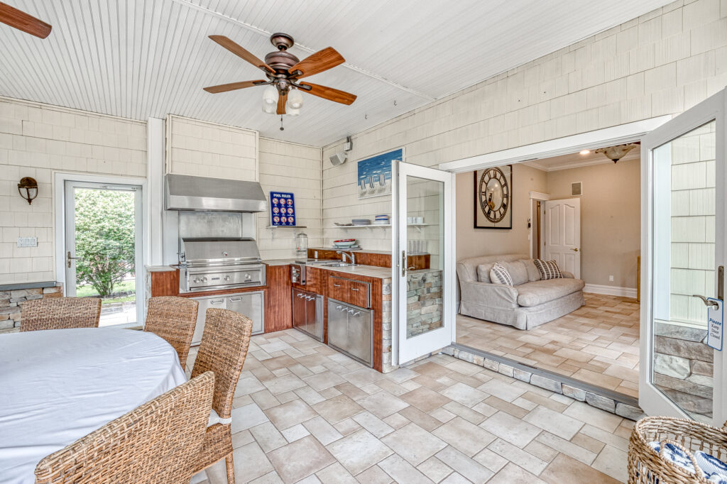 sun room/dining